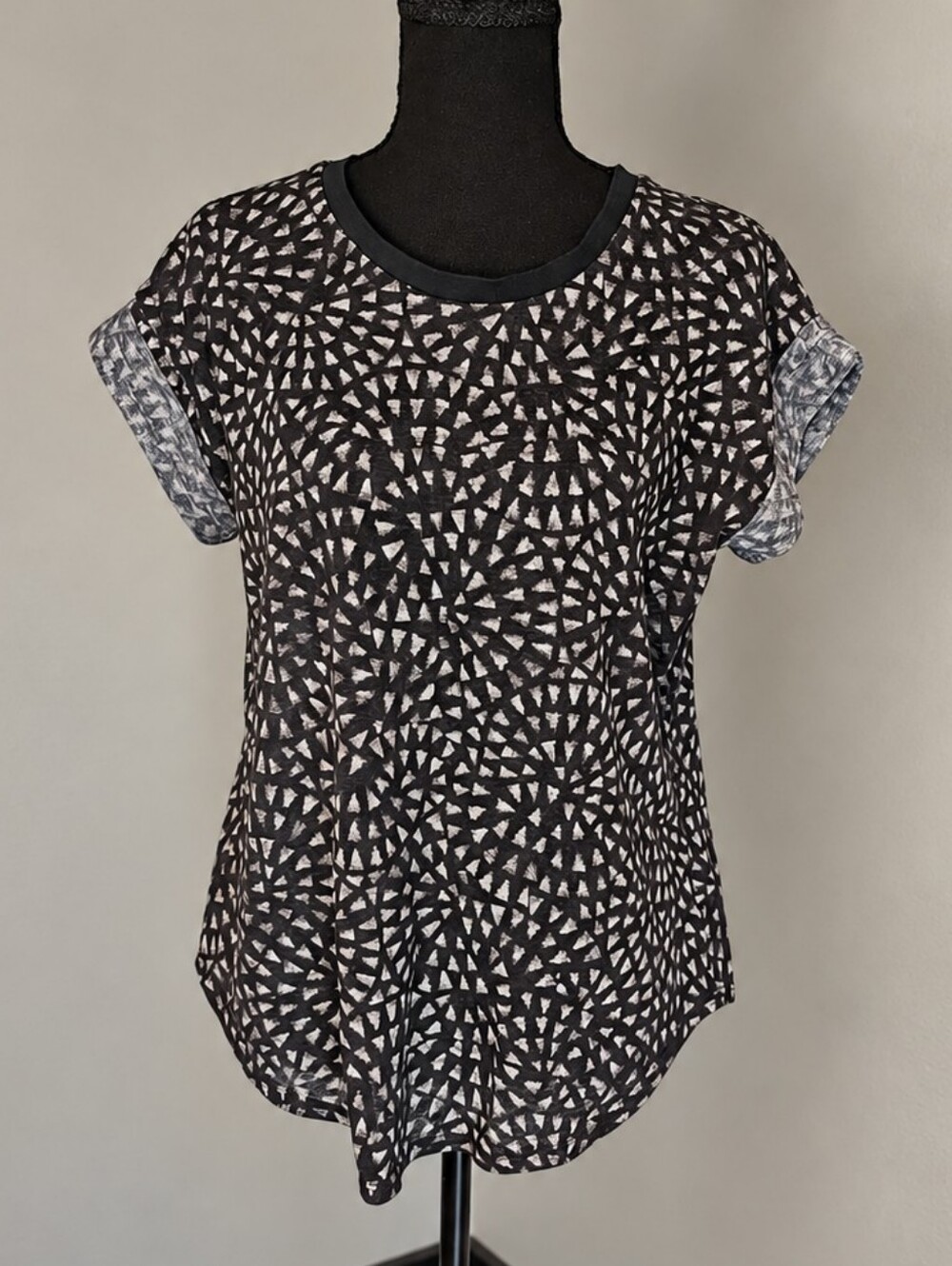 Black & White Geometric Short Sleeve Tee